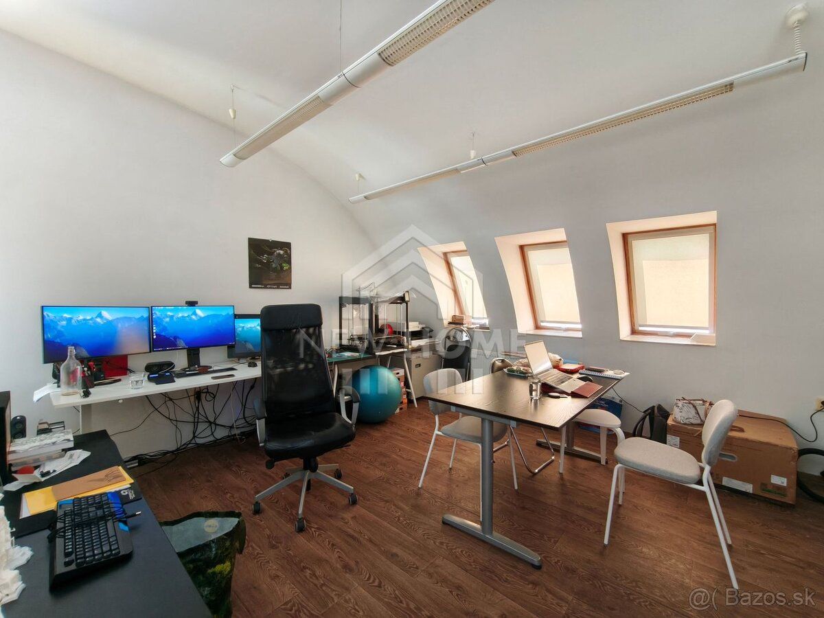 Ponúkame na prenájom kancelársky priestor o výmere 50 m2. Na