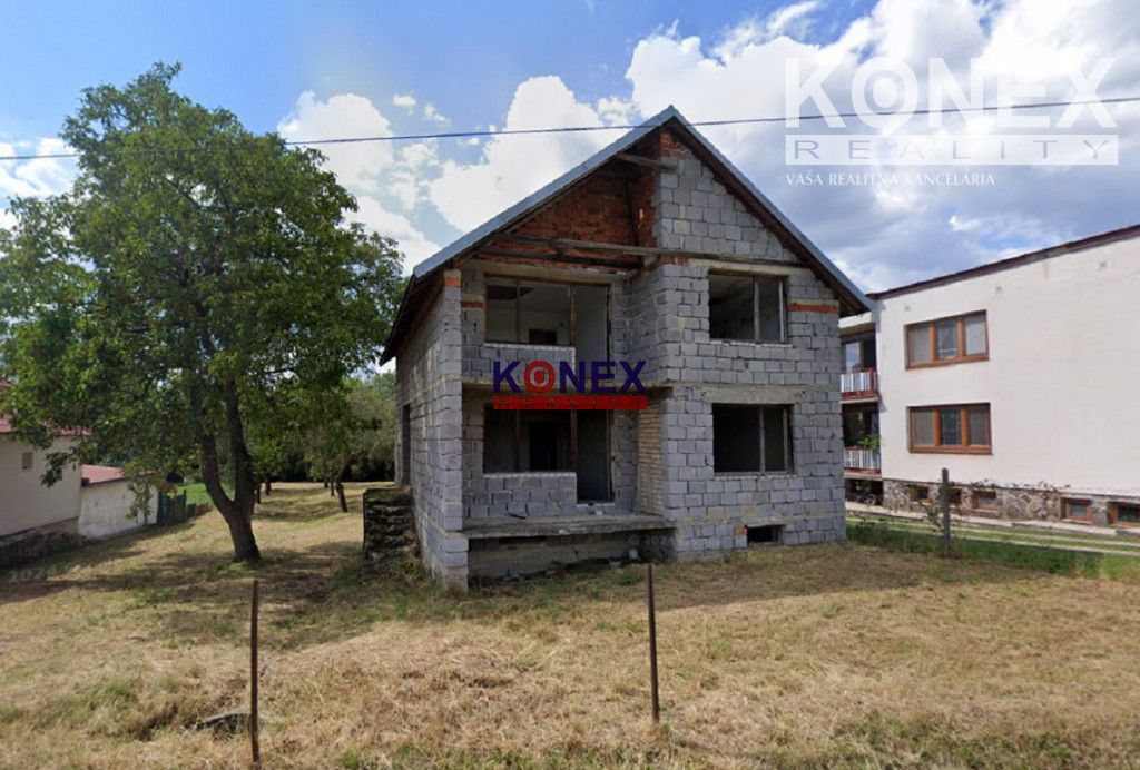 ID:3626 Ponúkame Vám na predaj poschodový rodinný dom 20 km 