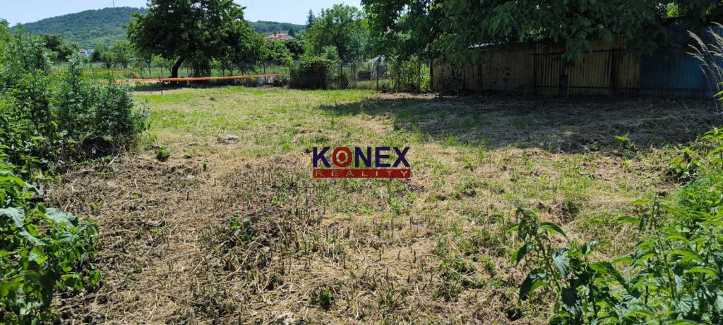 ID:3637
Ponúkame na predaj pozemok v obci Hraň:
 - nachádza 