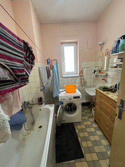 Predám veľkometrážny 3-izbový tehlový byt, ktorý sa nachádza