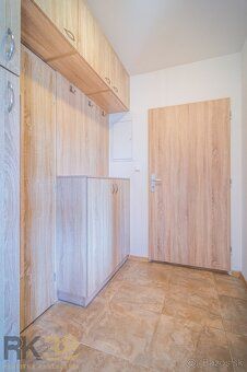 We offer for sale a 4-room apartment with loggia and garage parking space