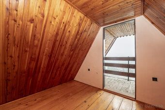 Type: Cottage Municipality: Vinné We exclusively offer for sale a two-storey house with a pool in the village of…