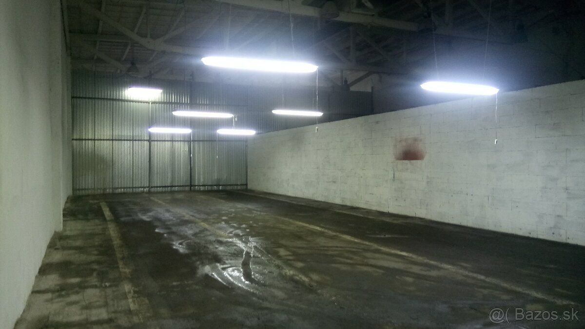 o výmere 996,87m² o výmere 424,80m² (bez vykurovania). o vým
