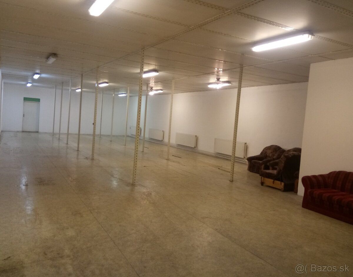 o výmere 996,87m² o výmere 424,80m² (bez vykurovania). o vým