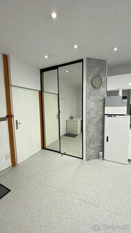 We rent out an excellent dental clinic in the very center of Bratislava