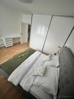 FOR SALE we offer a luxury 3 room apartment with its own heating and hot water supply in Komarno!