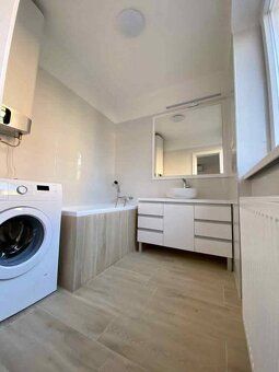 FOR SALE we offer a luxury 3 room apartment with its own heating and hot water supply in Komarno!