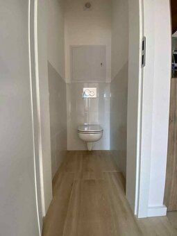 FOR SALE we offer a luxury 3 room apartment with its own heating and hot water supply in Komarno!