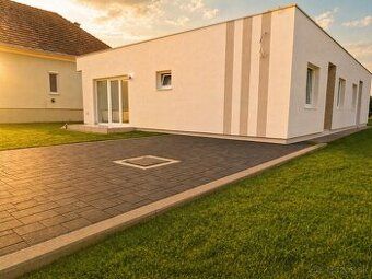 Prodám RD v malebné vesnici Pataš v části Milénium .RD je část dvojdomu s možností…