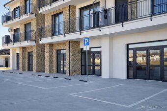 I offer for sale an entirely new, tastefully furnished 3 room apartment in Dunajská Streda…