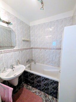 We offer for sale a 3 room apartment in the center of Sered on street