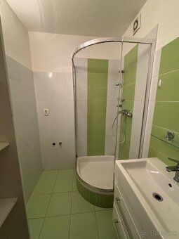 Ahoj reality🍀exkluzívne ponúka na predaj 2,5 izb. byt na uli