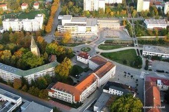 Hledám pro konkrétního klienta byt s garáží k pronájmu cca