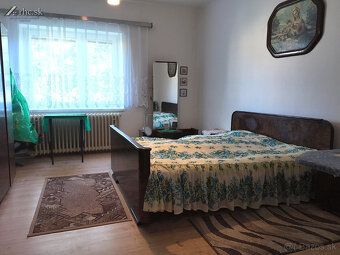 We offer for sale a well-maintained family house with spacious grounds in a quiet and pleasant…