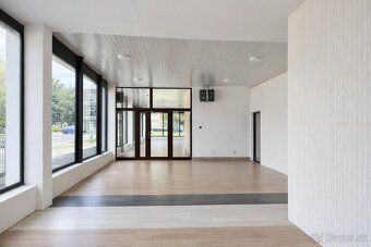 Private parking | Top visibility | 520 m² Looking for lucrative premises in the heart of…