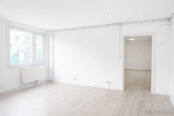 Private parking | Top visibility | 520 m² Looking for lucrative premises in the heart of…