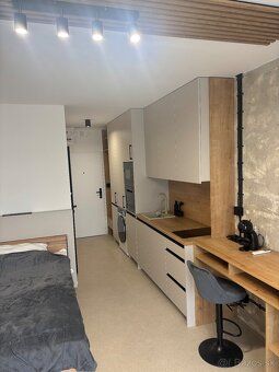 Oferuję do wynajęcia nowoczesny, jasny apartament z loggią w