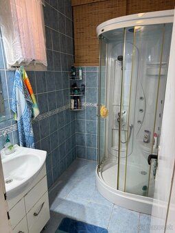 ROZLOHA: • rozloha pozemku - 737 m² • rozmery pozemku - 15 x