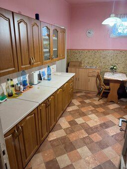 ROZLOHA: • rozloha pozemku - 737 m² • rozmery pozemku - 15 x