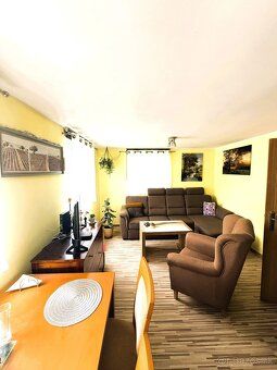 Leaders & Partners Real Estate offers for sale in exclusive representation a brick cottage…
