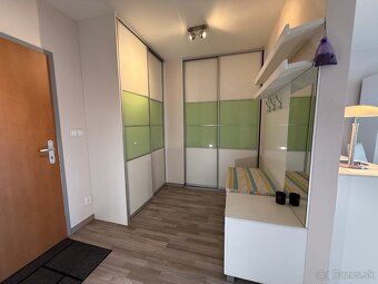 Ponúkame na prenájom priestranný a moderne zariadený 2-izbov