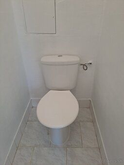 We offer for rent a nice, spacious and renovated 1 bedroom apartment in pleasant surroundings…