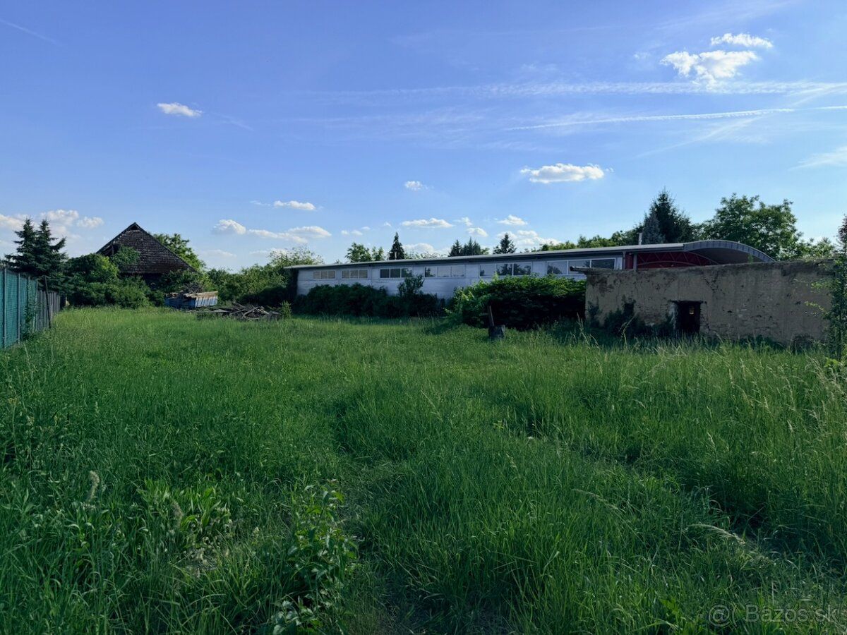 Pozemek P2 o rozloze 485 m² v zastavěném území Čachtic je za