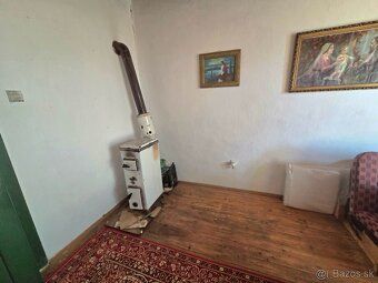 We offer for sale a family house in the village of Sikenička.