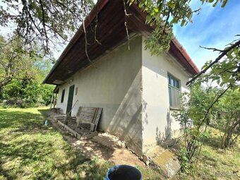 We offer for sale a family house in the village of Sikenička.