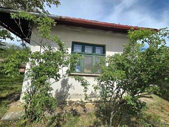 We offer for sale a family house in the village of Sikenička.