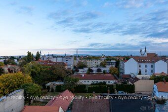 OYE Reality offers for rent a pleasant 2-room, air-conditioned apartment with a loggia on…