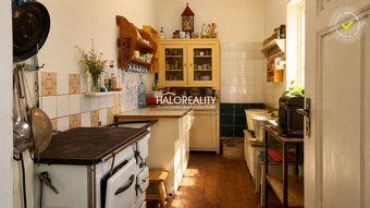 Real Estate Agency HALO Reality and Lukas Emrich, contact: 09