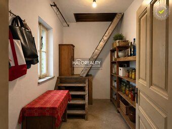 Real Estate Agency HALO Reality and Lukas Emrich, contact: 09