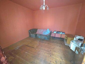 We offer for sale a family house with a nice plot of land in the village of Nána