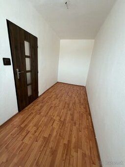 Dám do prenájmu 1 izbový byt ( 46 M2 )na Rádayho ulici na 11