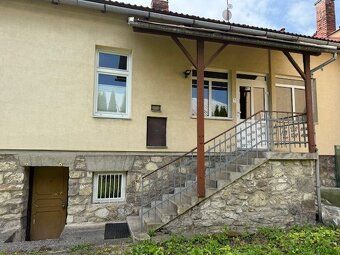 We offer for sale a house with land of total area 475 m² in