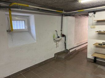 We offer for sale a house with land of total area 475 m² in