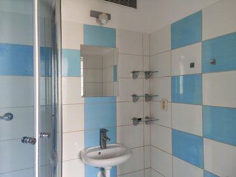 Na prenájom prerobený 1-izbový byt o výmere cca 44 m². Chara