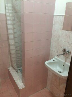 Offering for sale/exchange an object with great potential that can serve as an APARTMENT…