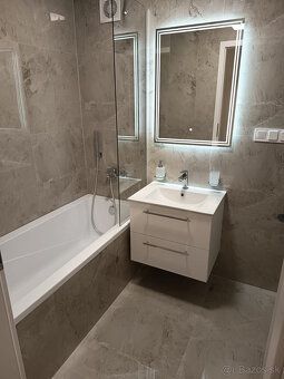 Dvojizbový, novo zrekonštruovaný, klimatizovaný, plne zariad