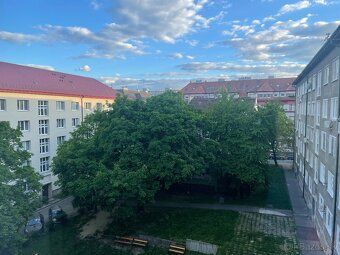 I am offering for rent a spacious 2-bedroom apartment with an area of 67 m² in Sibírska…