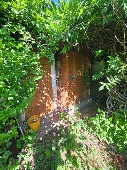 Brick semi-basement cottage with 4-acre garden in locality 