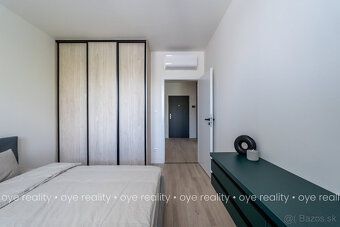 OYE Reality offers for rent an upmarket 2-bedroom brick apartment with a loggia in a modern…