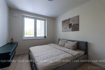 OYE Reality offers for rent an upmarket 2-bedroom brick apartment with a loggia in a modern…