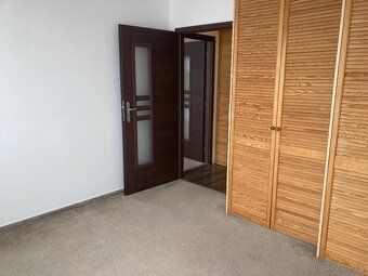 We offer for sale a 3 room apartment on the 7th floor measuring 69m²