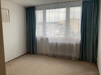 We offer for sale a 3 room apartment on the 7th floor measuring 69m²