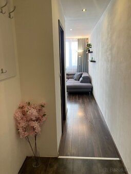 We offer for sale a 3 room apartment on the 7th floor measuring 69m²