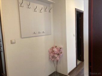 We offer for sale a 3 room apartment on the 7th floor measuring 69m²