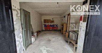 Продається цегляна гараж, розміром як звичайні гаражі, в локалі