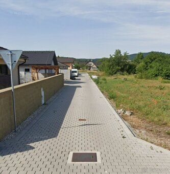 Na predaj stavebný pozemok o výmere 641 m2 + 27 m2 podiel na